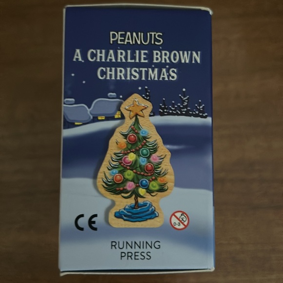 Charlie Brown Christmas display - Picture 8 of 9